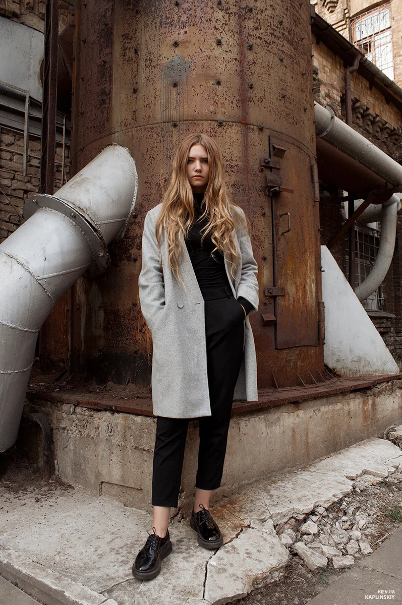 Fashion-портрет в індустріальній локації